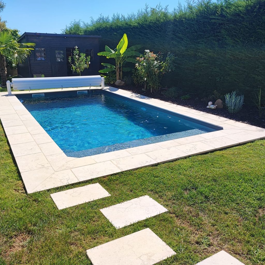 construction-piscine-beton-loire-1724253832228